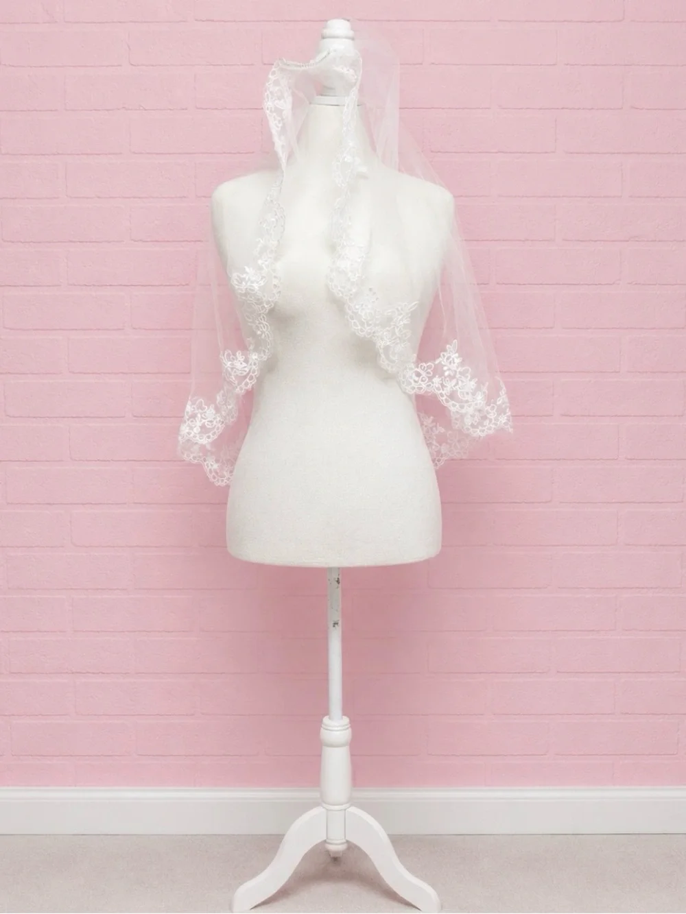 Elegant Ivory Single Tier Wedding Veil